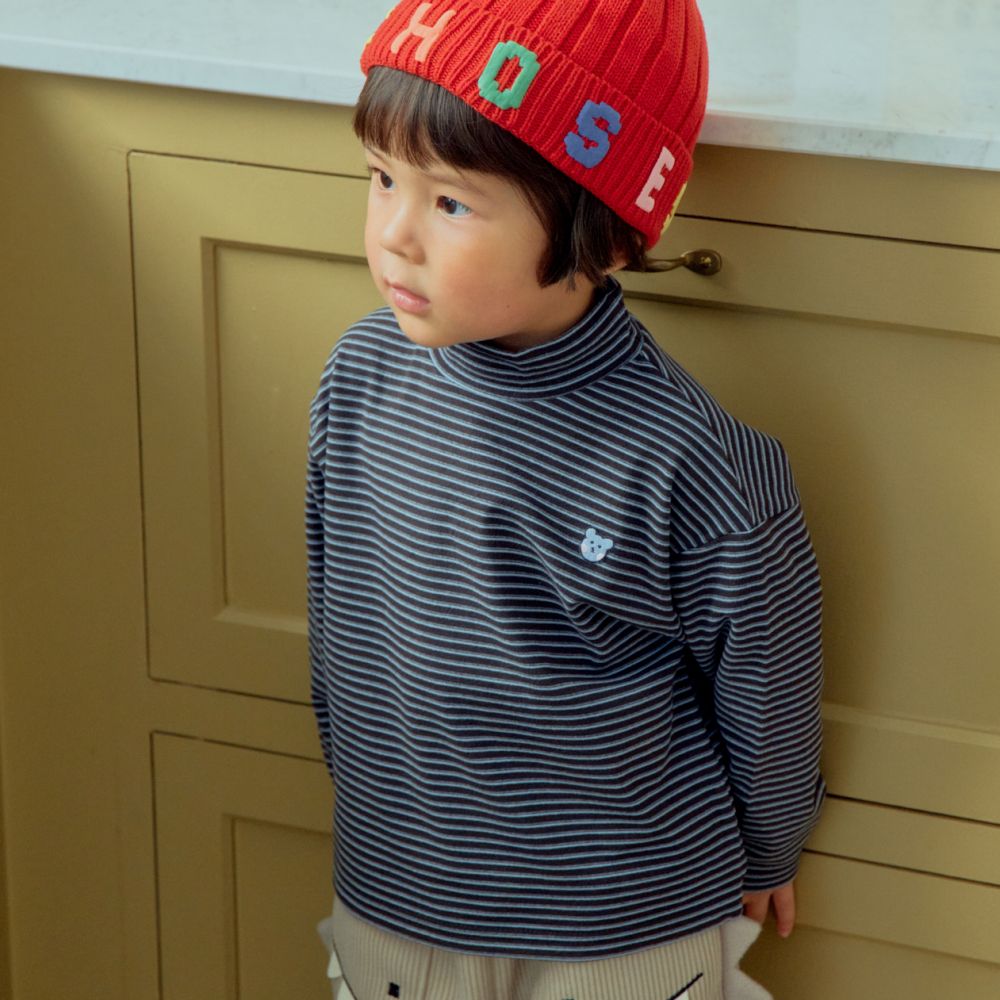 First Blue 小熊裝飾條紋彈力中領長袖上衣-藍X黑