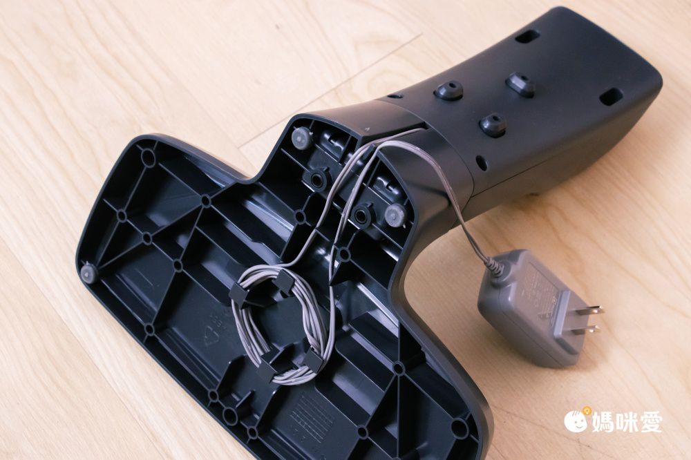 Electrolux 伊萊克斯 - 完美管家二合一無線HEPA吸塵器-ZB3302AK-星河藍-附零糾結迷你床墊吸頭、沙發布質吸頭、彈性軟管、扁平長狹縫吸頭、二合一吸頭（細縫吸頭、毛刷吸頭）