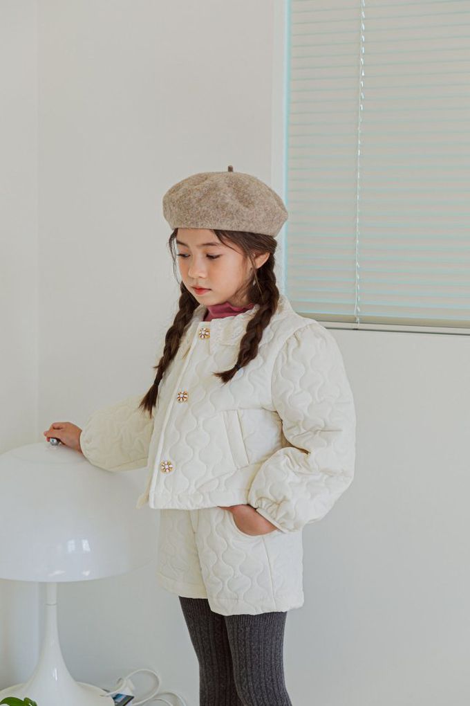 韓國 Berryberry - 高貴圓形壓紋短褲-奶油白