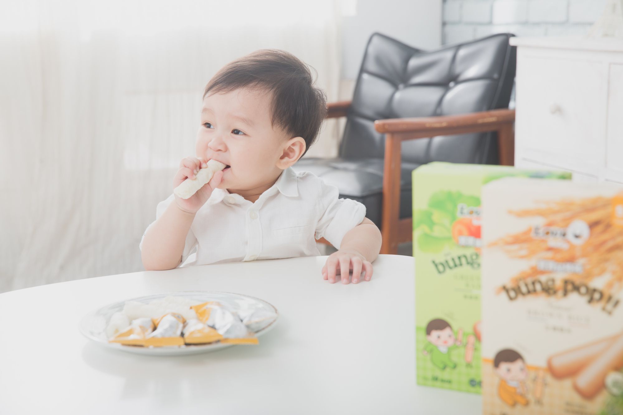 米大師 - 全系列成長旗艦組 11入-寶寶糙棒棒系列:生機糙米口味x1、青蘋果紅蘿蔔口味x1,寶寶棒棒 產地直送系列: 草莓口味x1、葡萄口味x1、鳳梨口味x1,小星泡芙系列: 4口味各一,探索者系列: 原味x1、水果餅x1