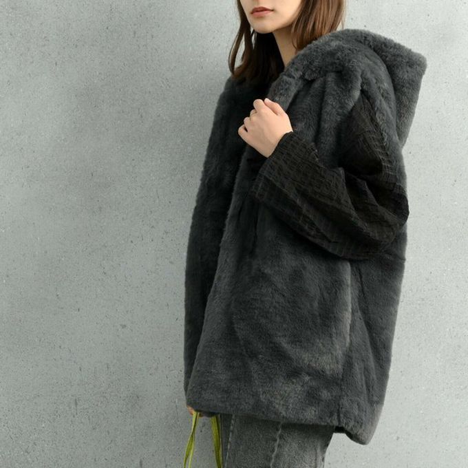 日本 ELENCARE DUE - 柔軟蓬鬆仿毛長版連帽背心(有口袋)-灰