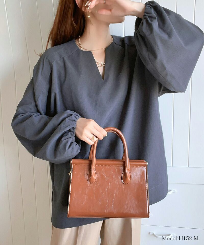 日本 Classical Elf - 氣質修身小V領氣袖球上衣-黑