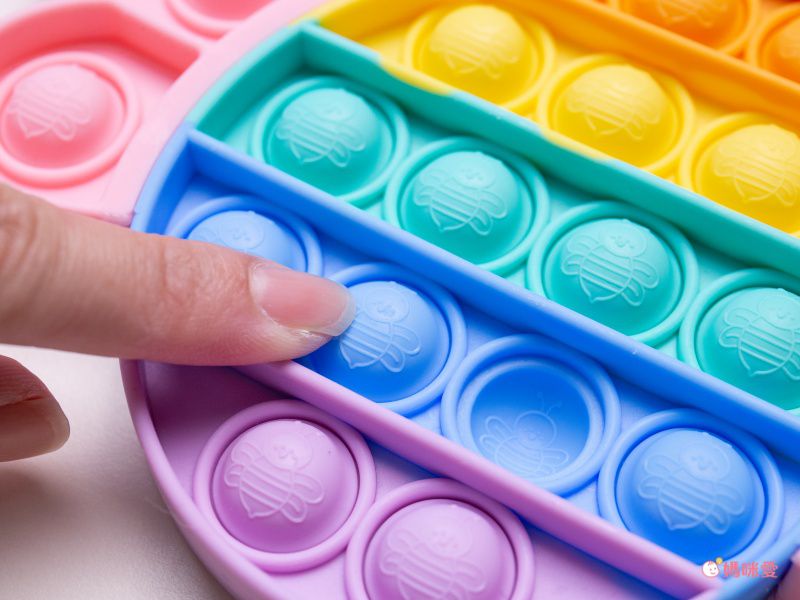 嘻嘻哈哈 - POP IT 療癒玩具-貓頭鷹-彩虹