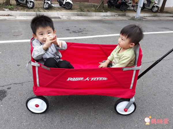 美國百年品牌 RADIO FLYER ❤ 兒童界的法拉利之稱超夯品牌！