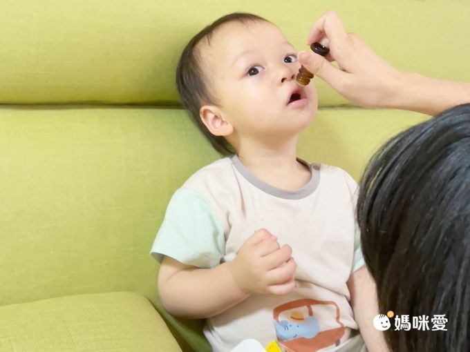 Adore愛多康 - 葉黃素晶晶凍20gx10入x一盒(效期2024/11/07)＋液態維生素Ｄ3_3.4ml(400IU)x一盒