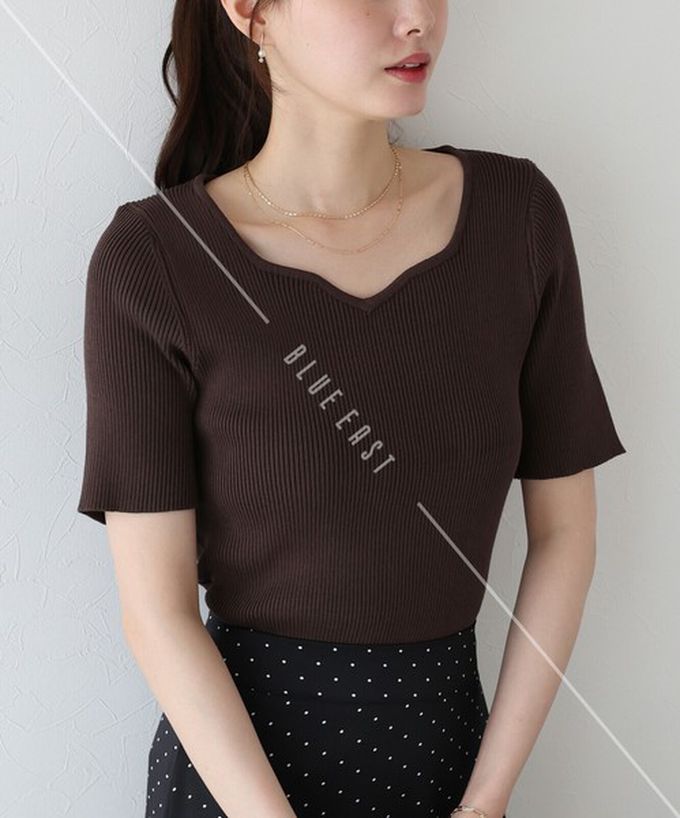 日本 BLUE EAST - 合身羅紋甜美桃心領短袖上衣-黑