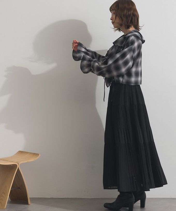 日本 ELENCARE DUE - 飄逸荷葉領浪漫抽繩長袖上衣-黑系