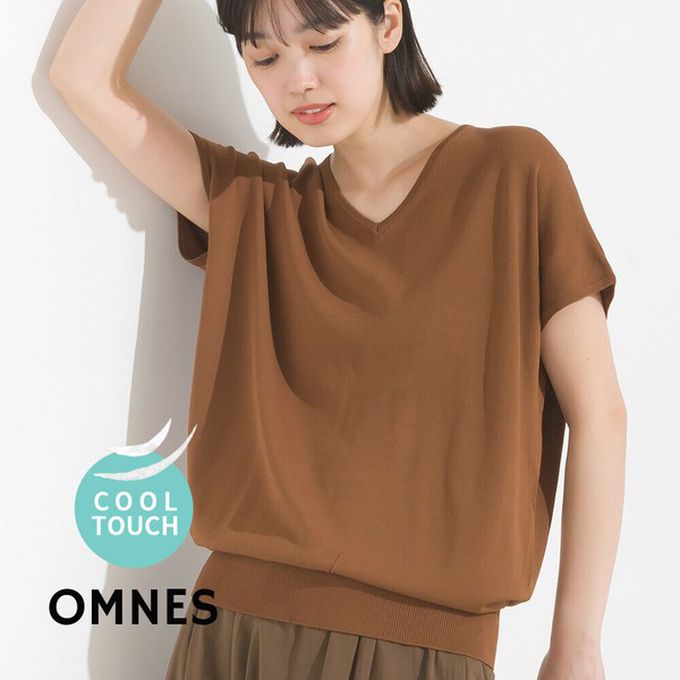 日本 OMNES - 接觸冷感 優雅小V領短袖上衣-棕色系條紋