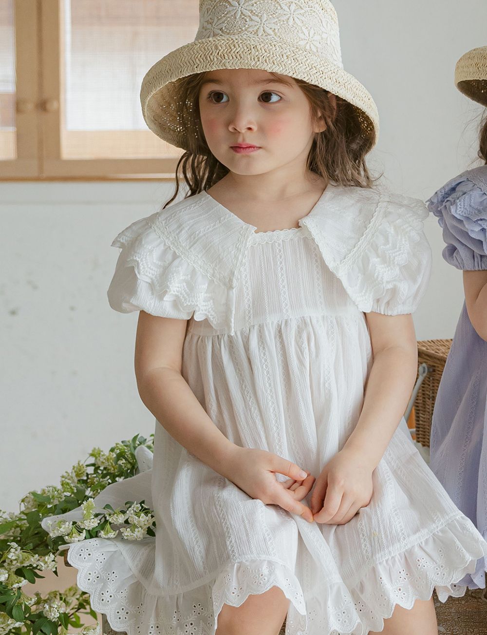 溫柔蕾絲層次翻領泡泡袖洋裝-白