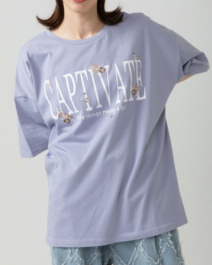 日本 gleam - 花朵刺繡英文標語天竺棉短袖T恤-燕麥灰