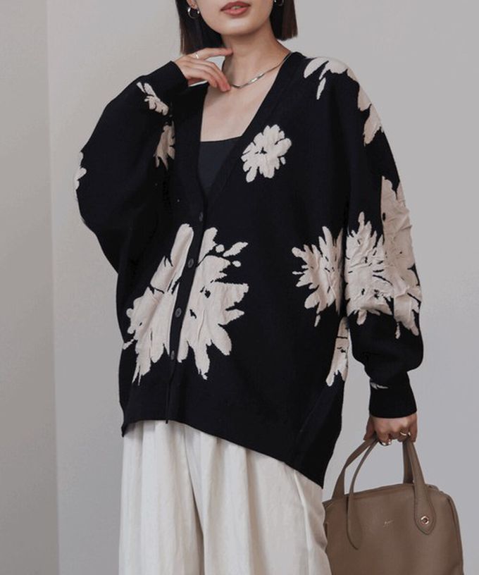 日本 Bab - 唯美花卉寬鬆感針織開襟外套-杏黑
