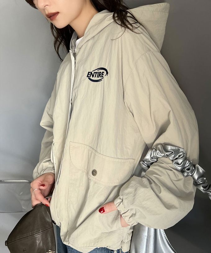 日本 Classical Elf - 胸前logo大口袋輕量連帽風衣外套-白