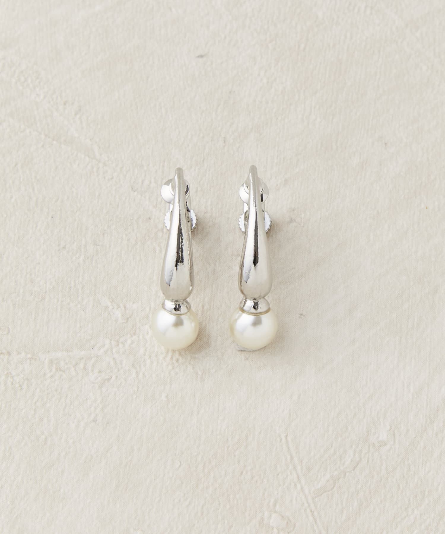 日本 Lattice - 流線珍珠金屬夾式耳環-銀