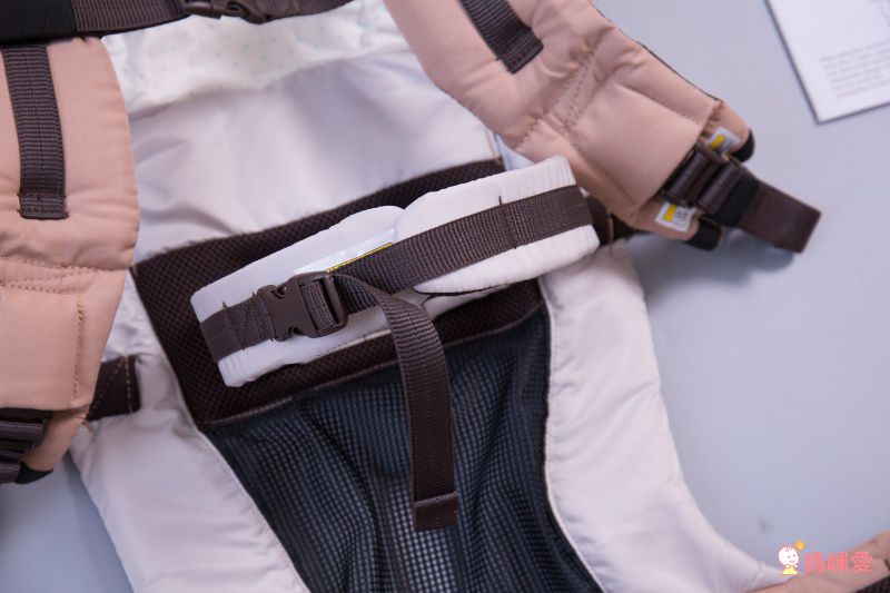 解放媽咪的肩腰背！【日本 Combi】透氣減壓腰帶式背巾♡