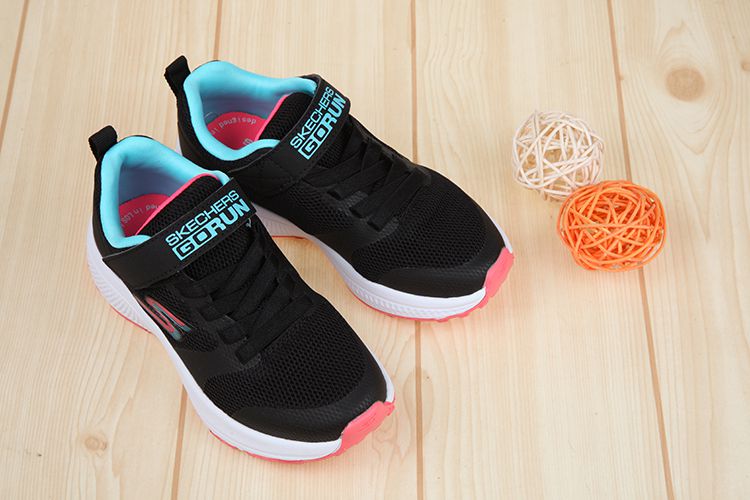 SKECHERS - GORUN_CONSISTENT個性透氣黑淡藍色兒童機能運動