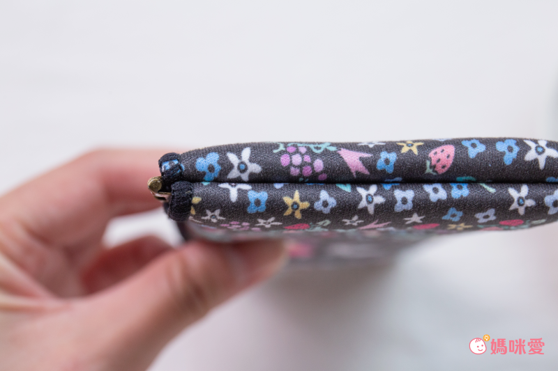 日本 3carat - 雲朵柔棉彈簧口金化妝包/眼鏡盒-玫瑰物語-粉 (17.5x8cm)