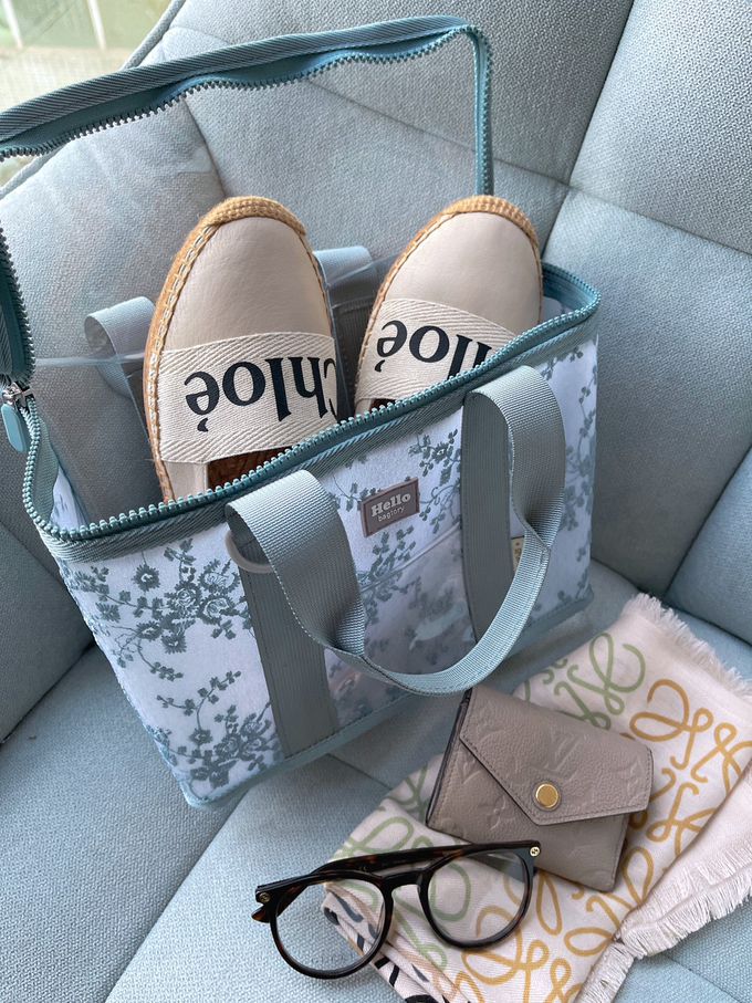 香港百寶袋王 Bagtory HK - 2023特別款花色午餐袋-時尚灰蕾絲(加贈原價$980秘境香芬精油滾珠瓶-麝香玫瑰費洛蒙系列*1)-27*13*19cm