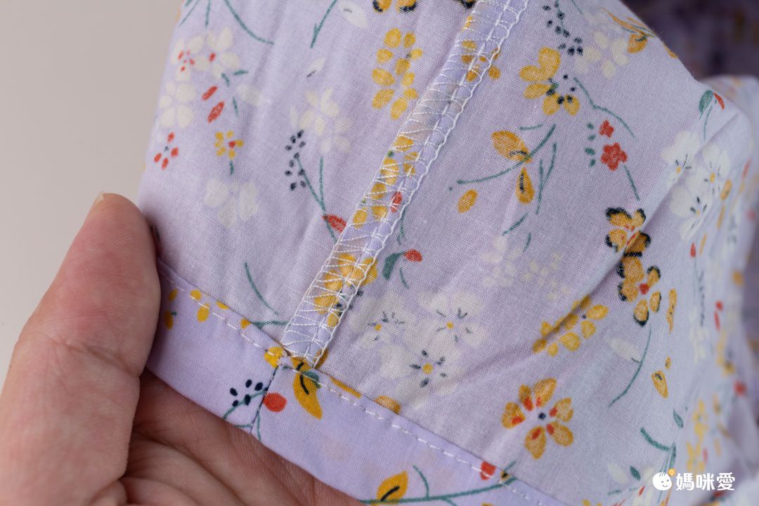 腰鬆緊小清新碎花短褲-水墨畫花-黑+白