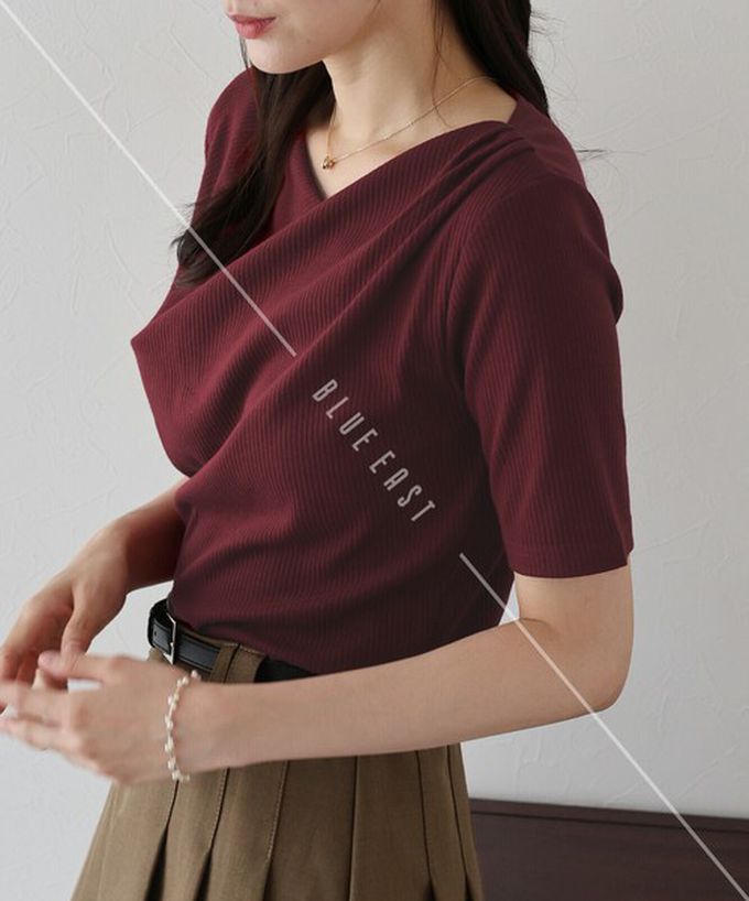 日本 BLUE EAST - 美型羅紋皺摺V領短袖上衣-水藍