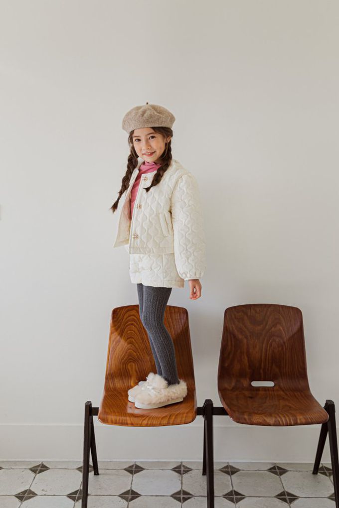 韓國 Berryberry - 高貴圓形壓紋短褲-奶油白