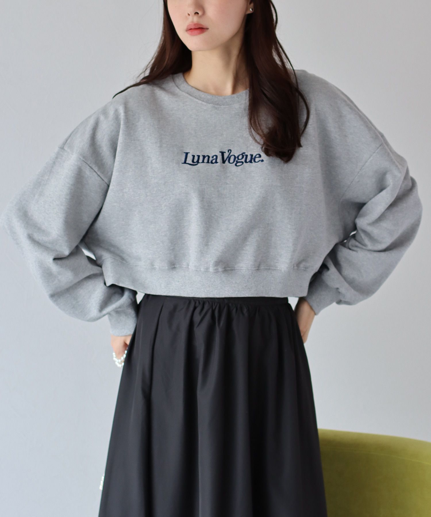 日本 BLUE EAST - 圓領短版刺繡大學T-卡其