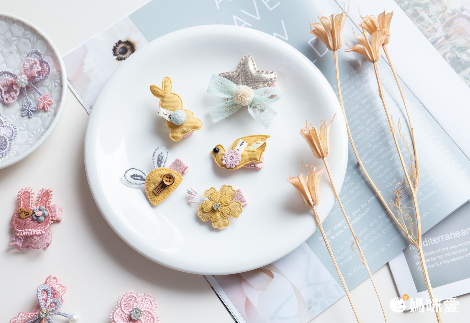 手工拼布蕾絲髮夾-小黃鳥 (一組5入)