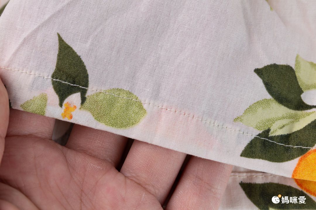 腰鬆緊小清新碎花短褲-水墨畫花-黑+白