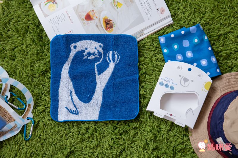 日本弘雅堂 - 日本製 接觸涼感速乾手帕-海獺排球-水藍 (22x22cm)