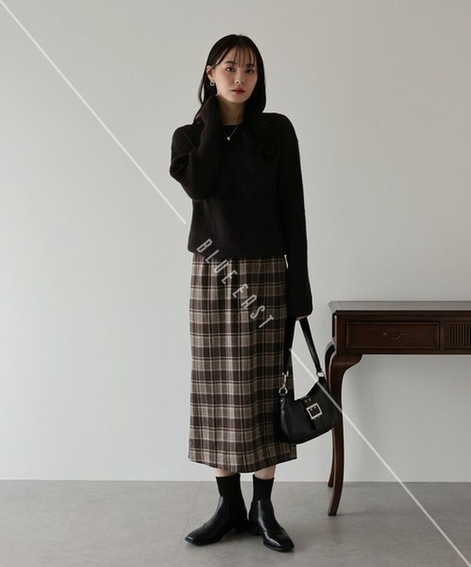 日本 BLUE EAST - 簡潔溫柔格紋後開叉合身長裙-米x黑