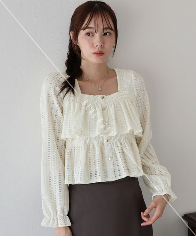 日本 BLUE EAST - 都會方領飄逸緹花層次長袖上衣-黑