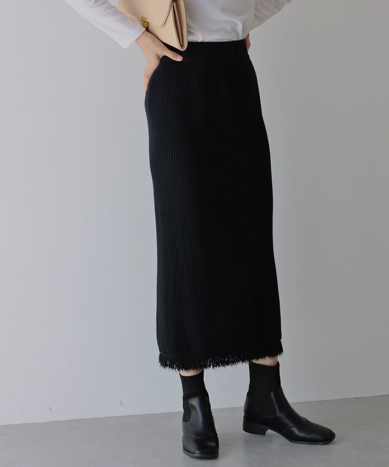 日本 BLUE EAST - 下擺流蘇俐落感針織長裙-白