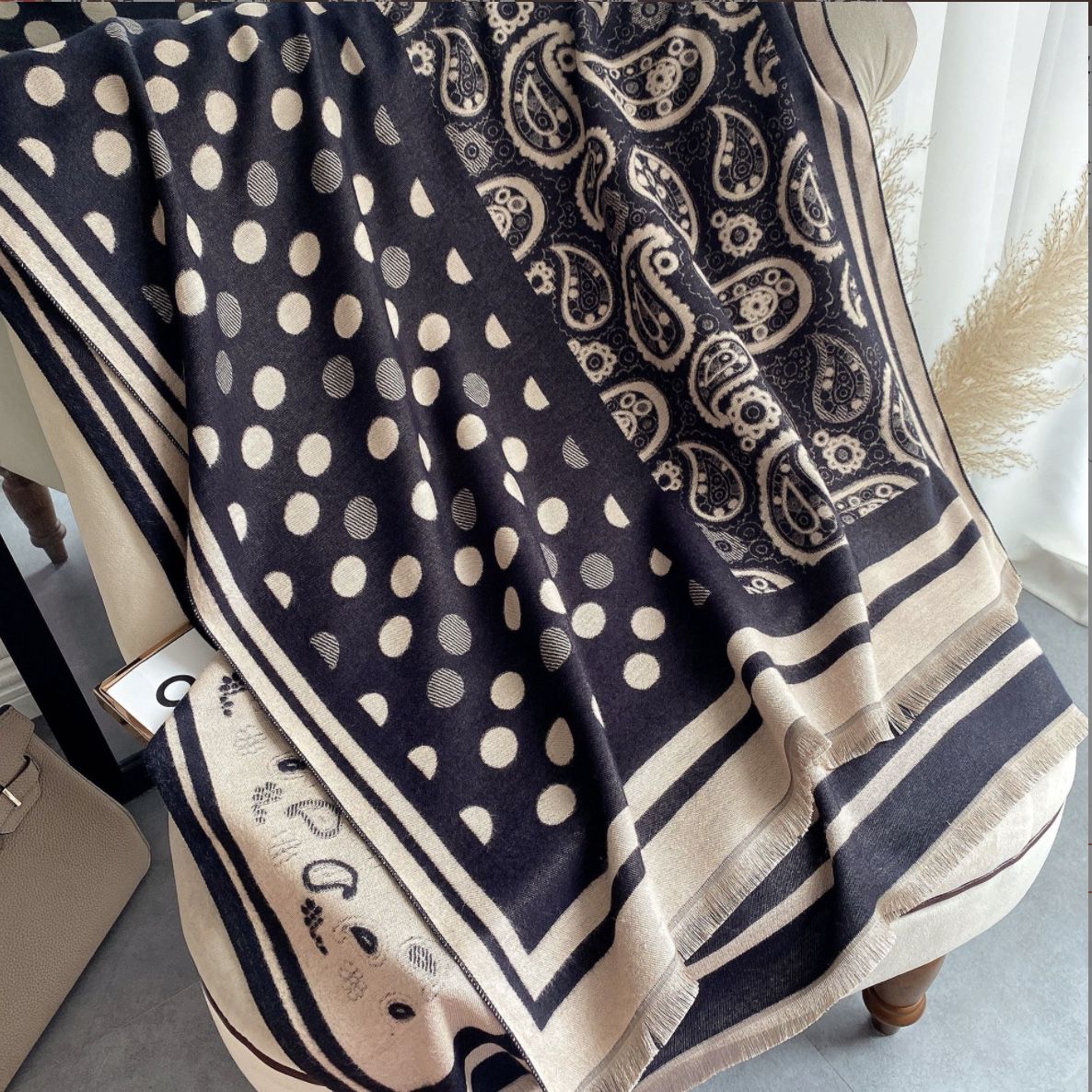 雙面提花波點腰果花圍巾披肩-駝米-成人圍巾披肩-駝米-180 x 65 cm