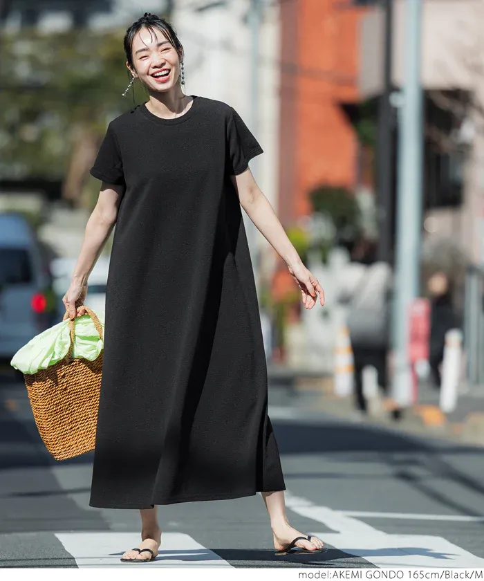 日本 COCA - 速乾彈性 修身圓領短袖洋裝-黑