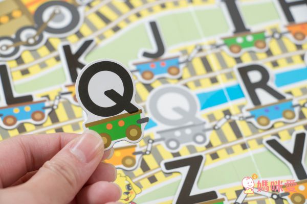 Babytiger - 手提包磁鐵書-小火車 ABC