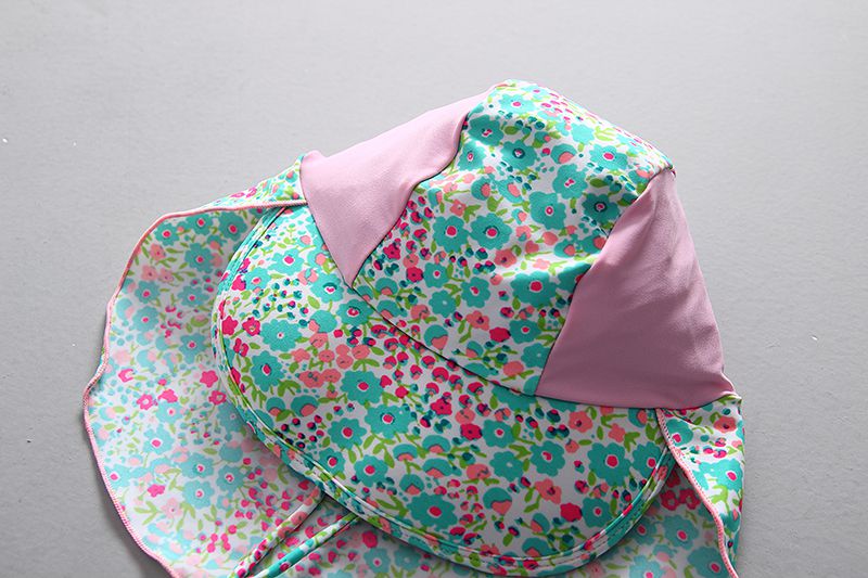 女寶長袖泳裝套裝(附帽子)-滿滿碎花-粉+綠