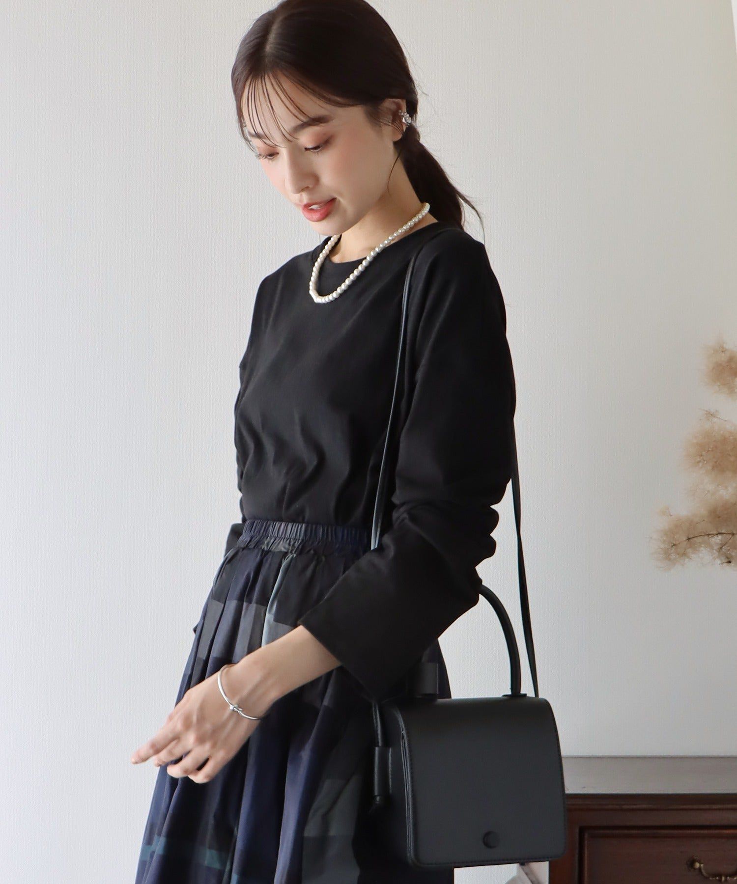 日本 BLUE EAST - 圓領百搭柔軟薄長袖上衣-條紋-深藍