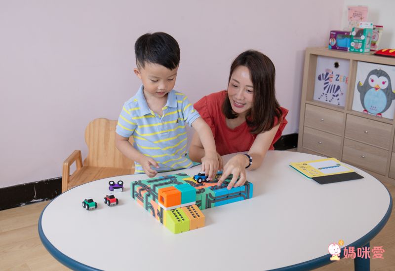 Qbi - 益智磁吸軌道玩具-成長探索系列-兒童同樂組-[獨家送]經典方塊4入擴充包(顏色隨機)