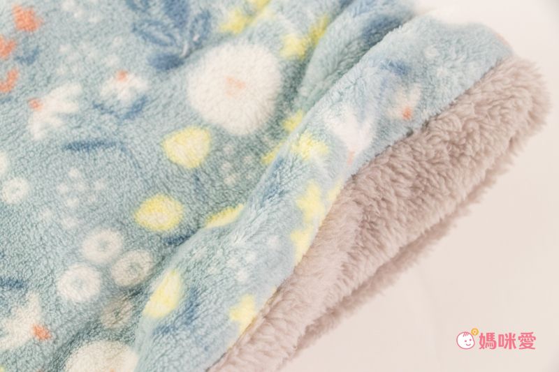 日本 AUBE - 2WAY毛茸茸保暖圍脖(親子通用款)-歐風格紋-淺綠