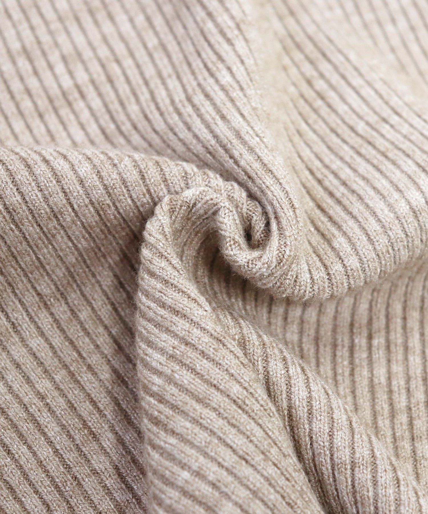 日本 BLUE EAST - 甜美彈性羅紋泡泡袖上衣-咖啡