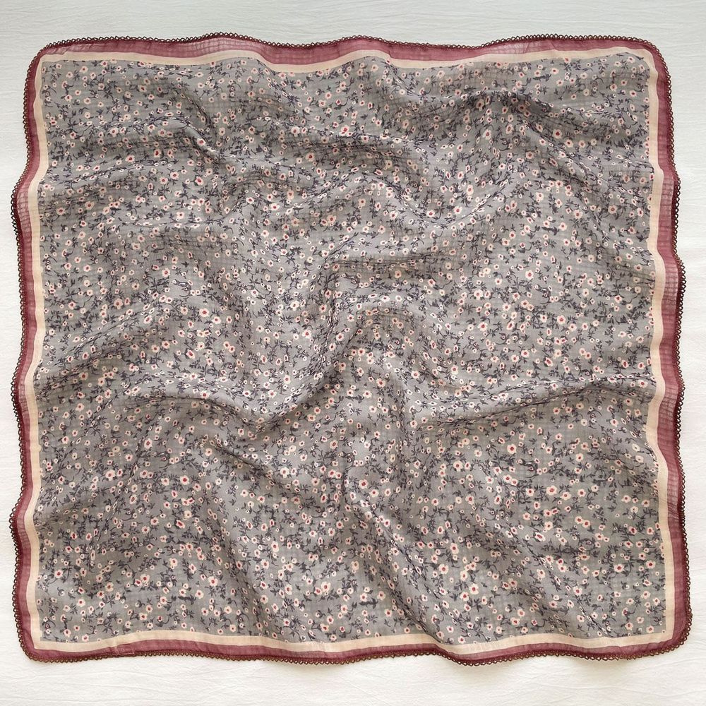 法式棉麻披肩方巾-清新小碎花-淺灰 (90x90cm)