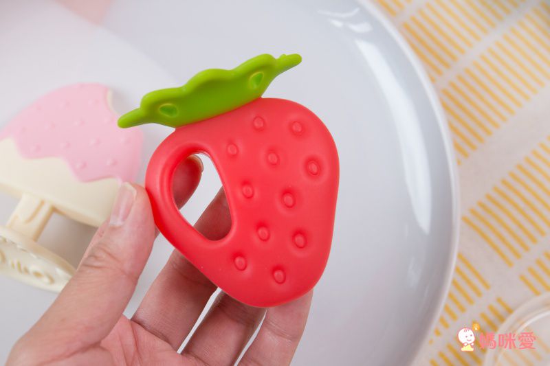 日本 Richell 利其爾 - 咬咬固齒器_(附盒)-魔力菇-紅/白 (6x4x8cm)-3m以上適用