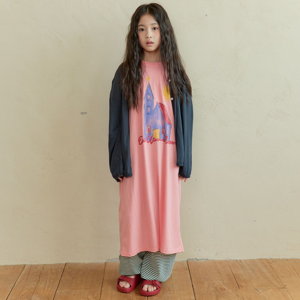 NAVi 塗鴉房子純棉落肩袖連身洋裝-粉