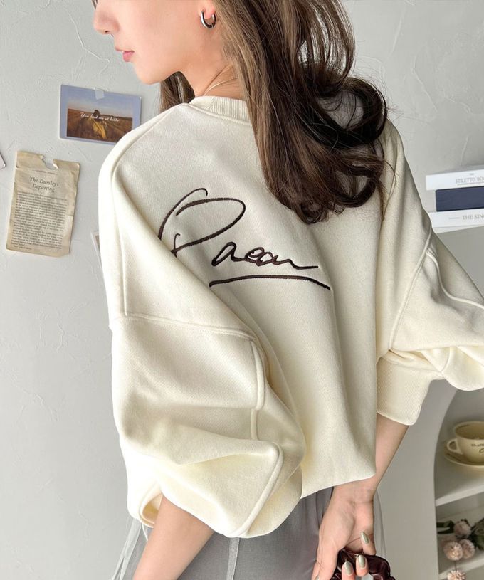 日本 Classical Elf - 背後率性logo刺繡裏起毛落肩上衣-白色字-灰米