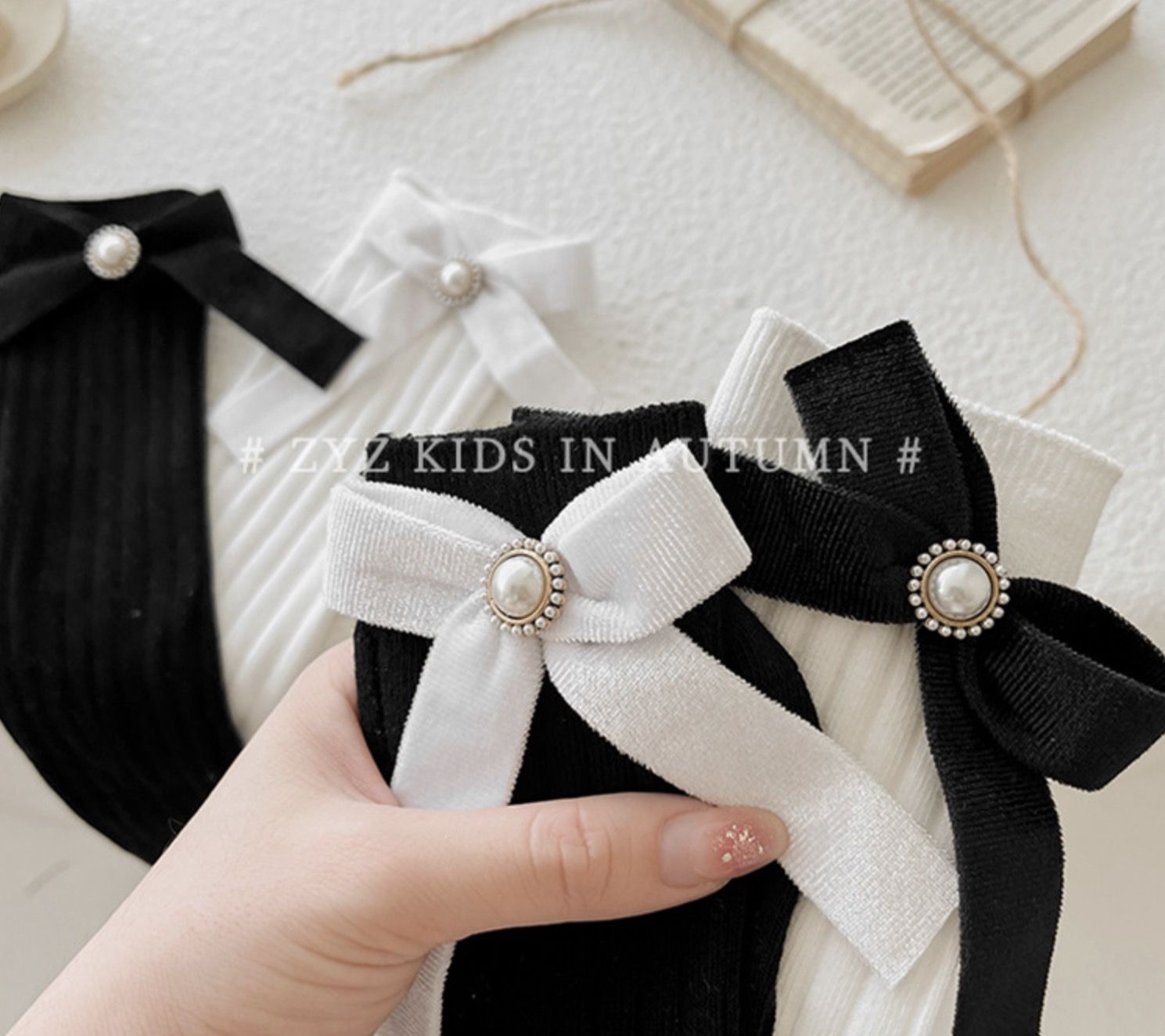 love, charlotte - 珍珠蝴蝶結高筒無跟棉襪-白. 3-8歲 (15-20cm)-1 雙一組