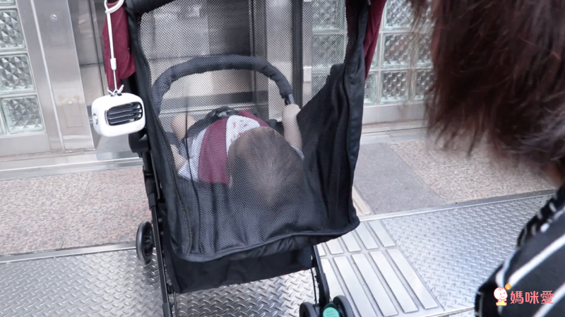 折疊推車最佳選擇！$5000元有找！收納面積最小【JOLLY 嬰兒手推車】單手秒收沒問題！