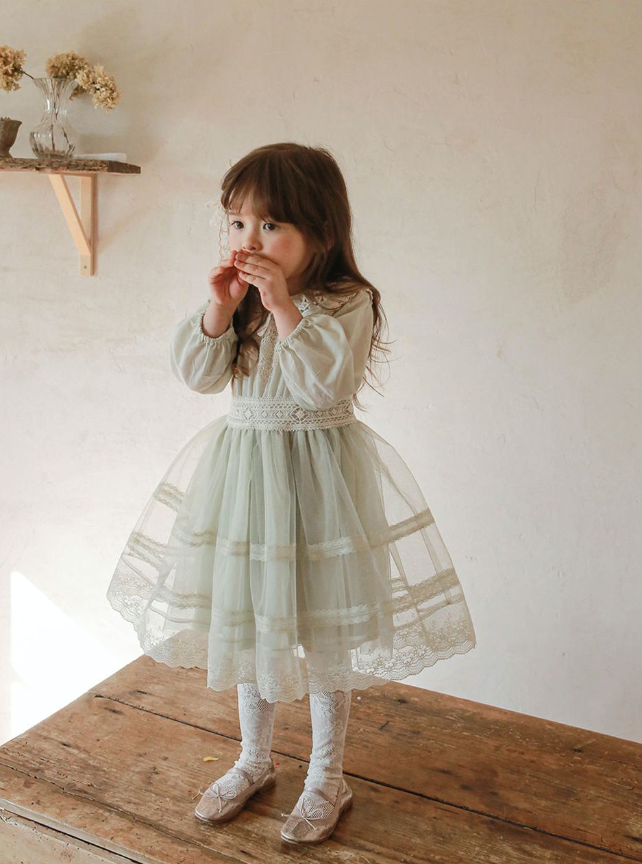 韓國 Puellaflo - 雕花鏤空領蕾絲縮腰澎澎網紗洋裝-淺綠