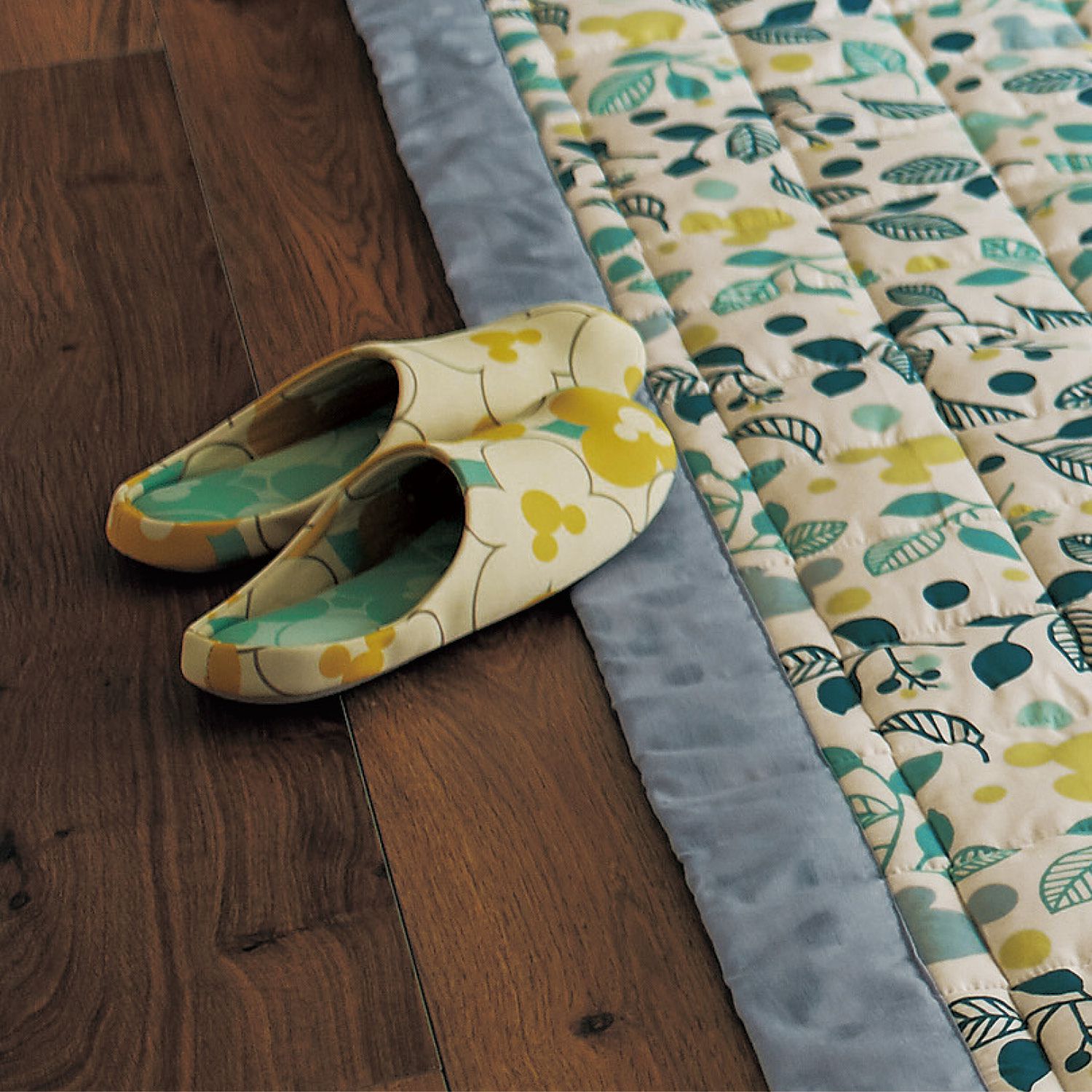 日本千趣會 - 迪士尼室內拖鞋(低反發)-花朵米奇-黃x綠 (23-25cm)