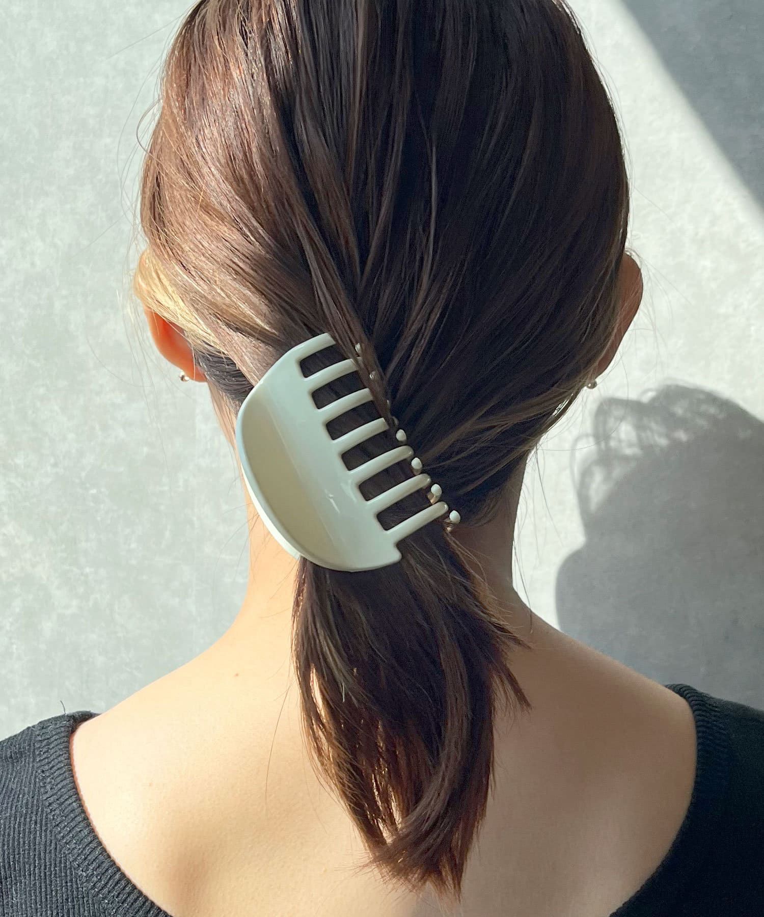 日本 Lattice - 慵懶簡約壓克力抓夾/髮夾-卡其棕