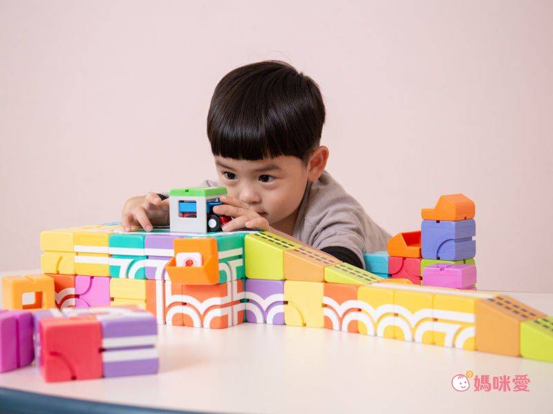 Qbi - 益智磁吸軌道玩具-成長探索系列-幼幼同樂組-[獨家送]經典方塊4入擴充包(顏色隨機)