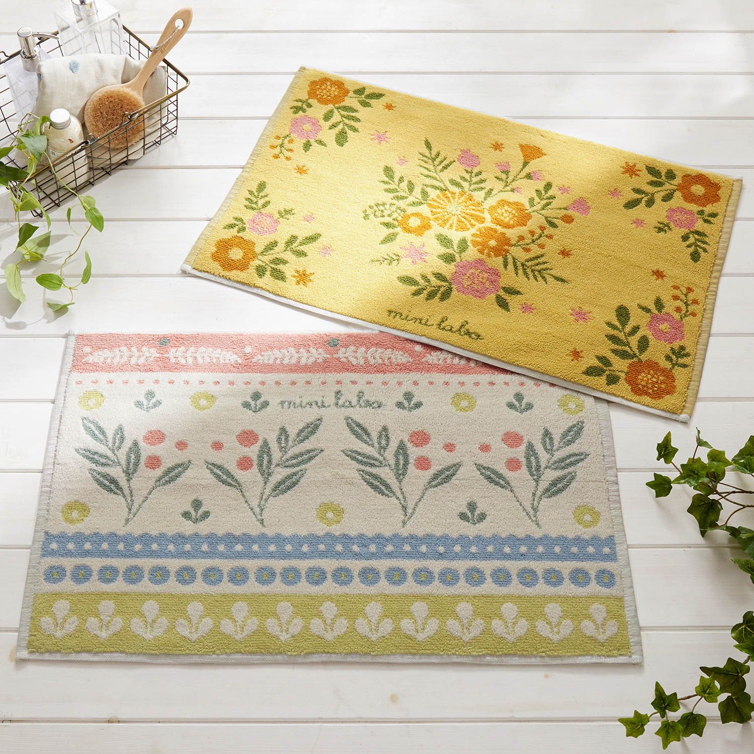 日本千趣會 - mini labo 純棉吸水腳踏墊2入組(浴室)-蝴蝶花圃x愛心花圈-水藍x米 (45x70cm)